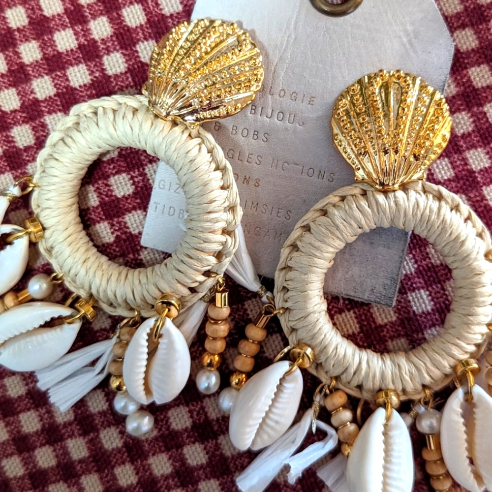 Anthropology puka shell & raffia drop hoop earrings. Gold, beige, white. Boho